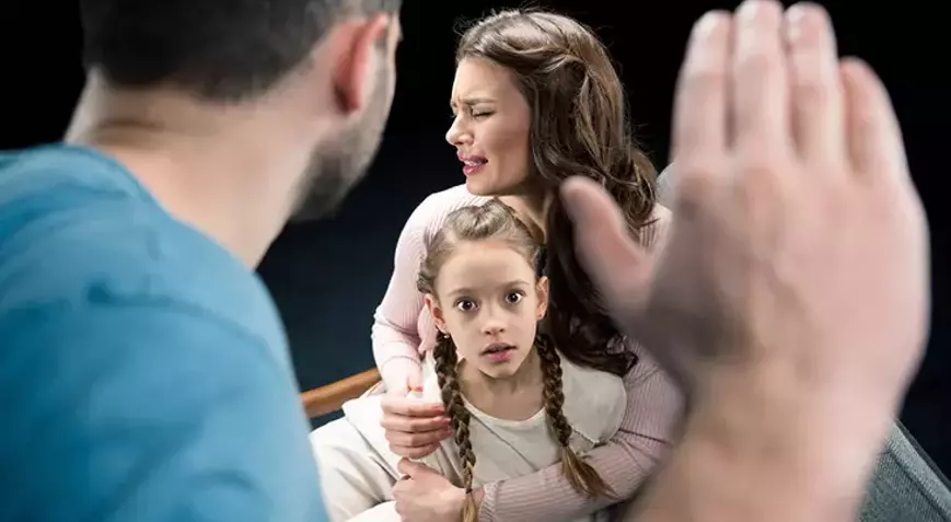 Aile içi şiddetin çocuğa etkileri nelerdir?